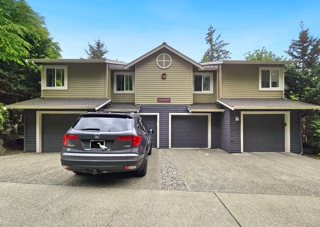 Building Photo - Spacious 3-Bed, 3-Bath Home with Lower Level Bedrooms, Patio, and Garage Near Factoria Mall & Dow...