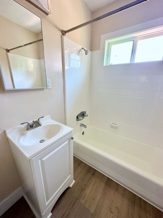 Building Photo - Cedar LB