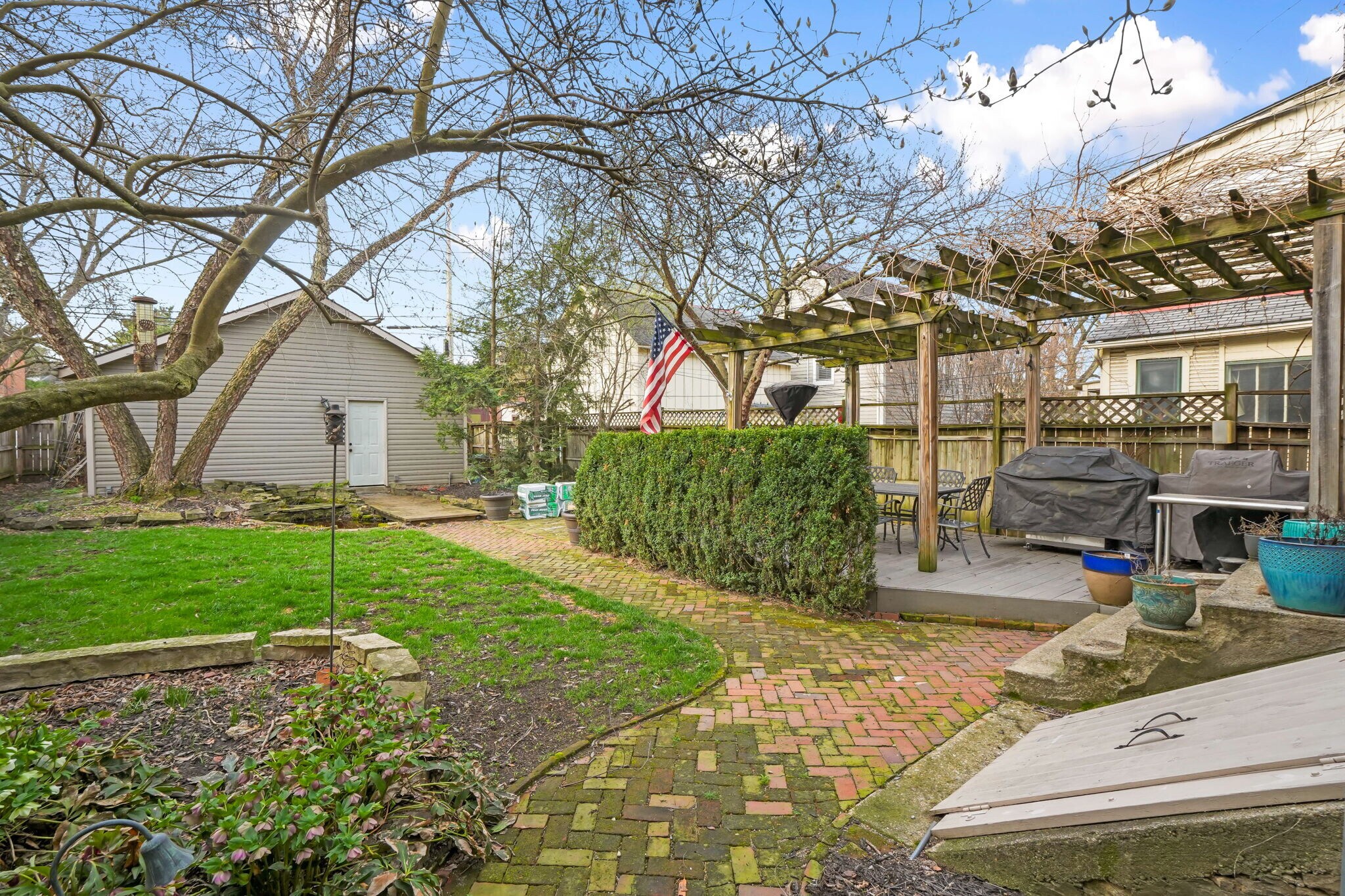 Building Photo - 77 W 2nd Ave