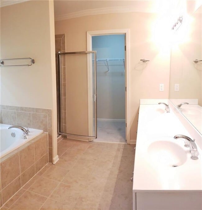 Building Photo - 211 Water Oak Pl