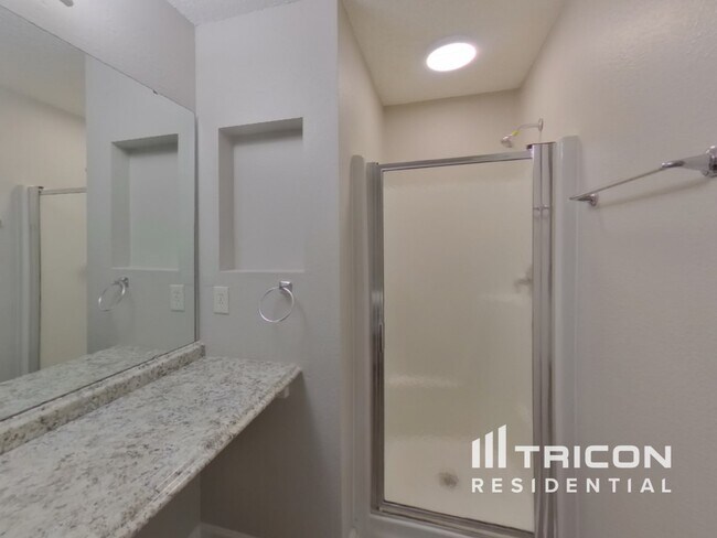 Building Photo - 5 Scottsdale Ct