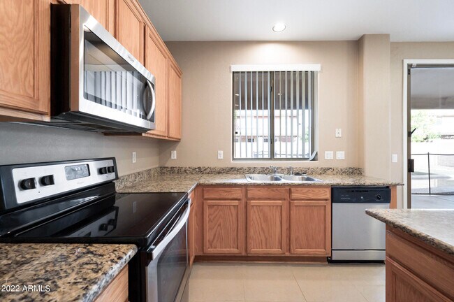 Building Photo - 2684 E Birchwood Pl