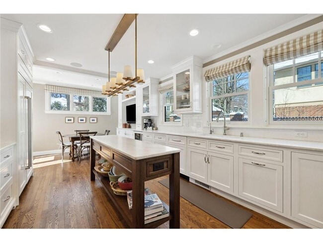 Building Photo - 2810 W Lake of the Isles Pkwy