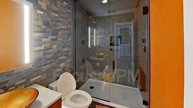 Building Photo - 11409 Jay St