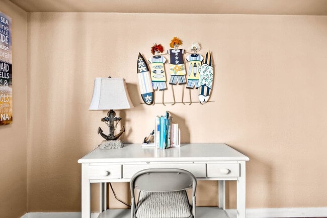 Building Photo - 165 Beach View