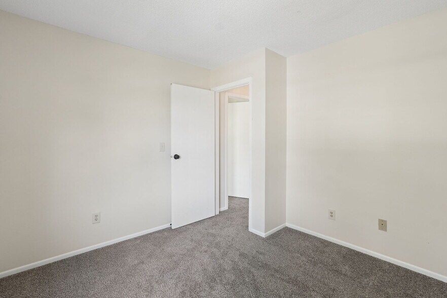 Building Photo - 4893 Springdale Blvd