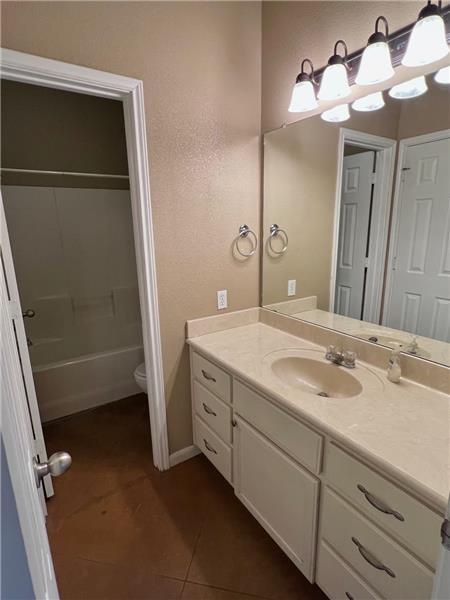 Building Photo - 208 Garden Dr