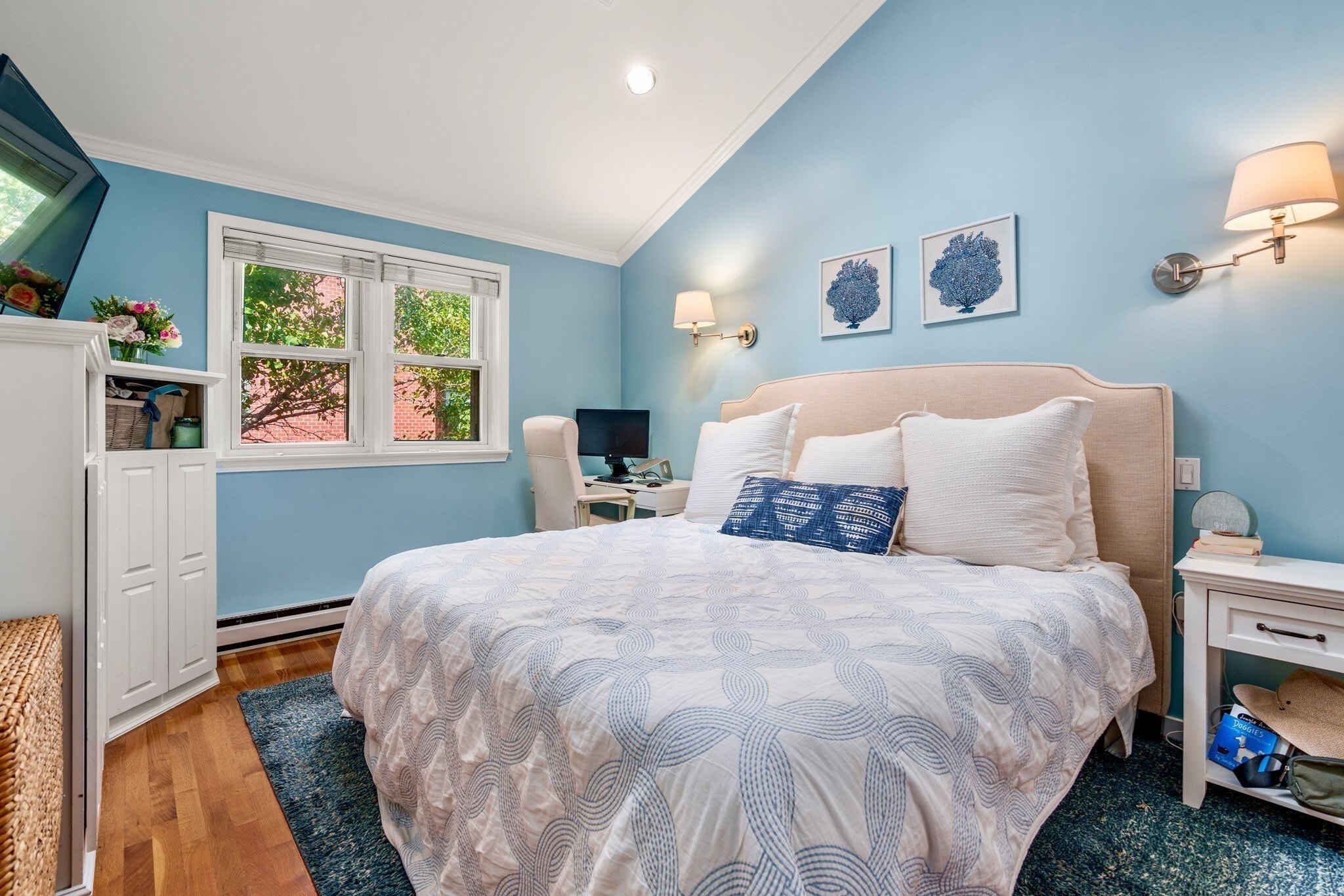 Building Photo - 137 Bolton St