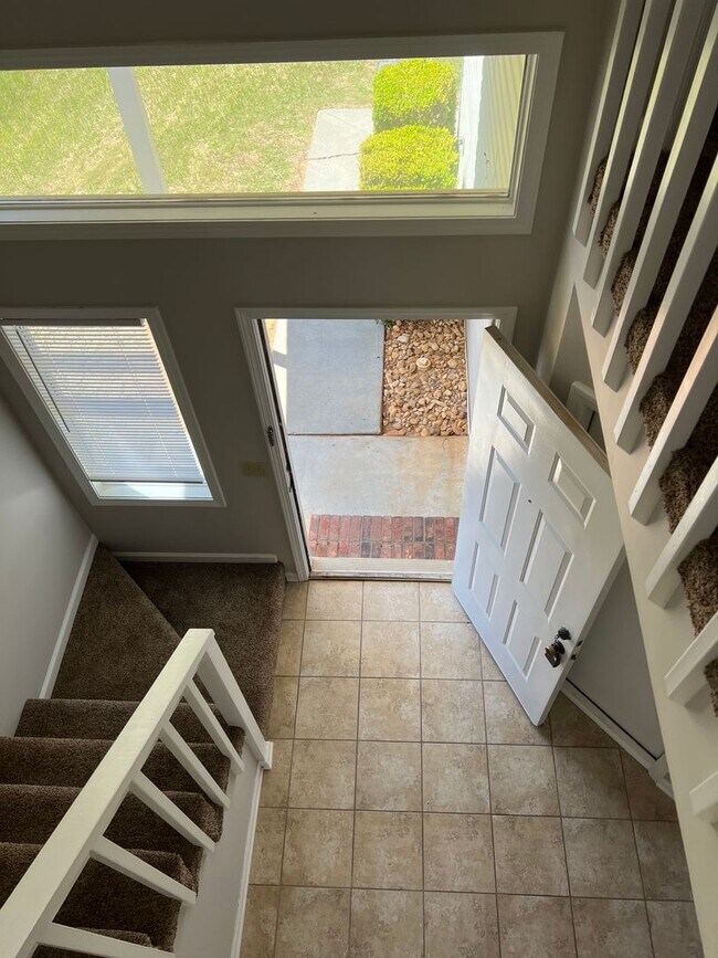 Building Photo - 147 Woodfield Pl