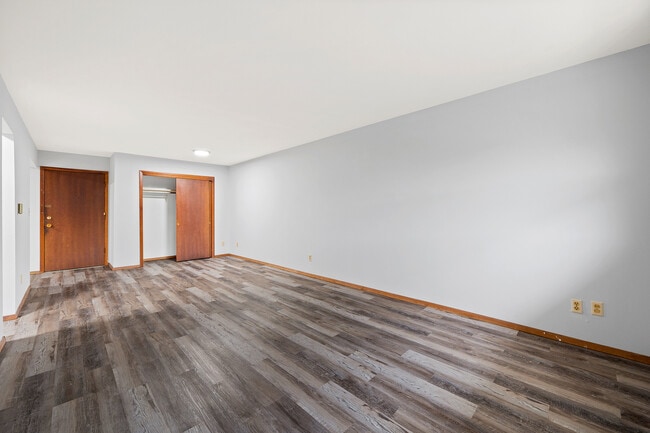 Building Photo - 2425 Wesleyan Ave