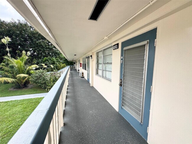 Building Photo - 120 Tilford F