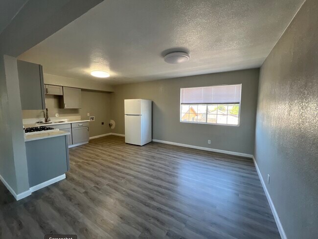 Building Photo - 2155 S Bardell Ave