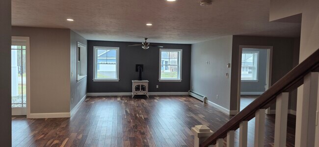 Building Photo - 61 Laconia Rd