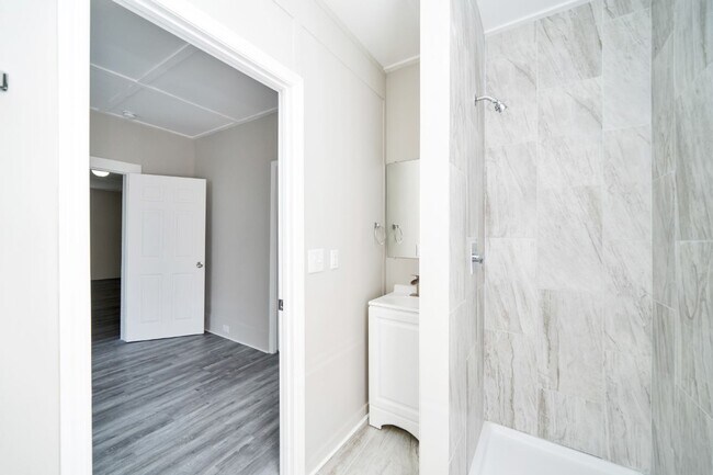 Building Photo - 233 Alder Ave