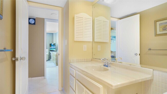 Building Photo - 3750 Galt Ocean Dr