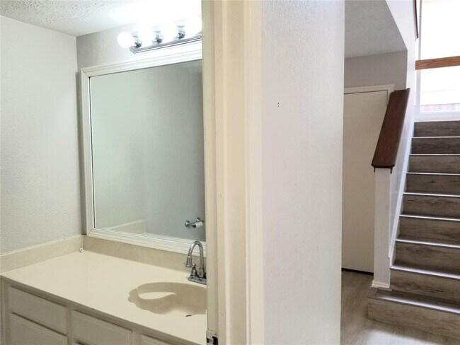 Building Photo - 9315 Bristlebrook Dr