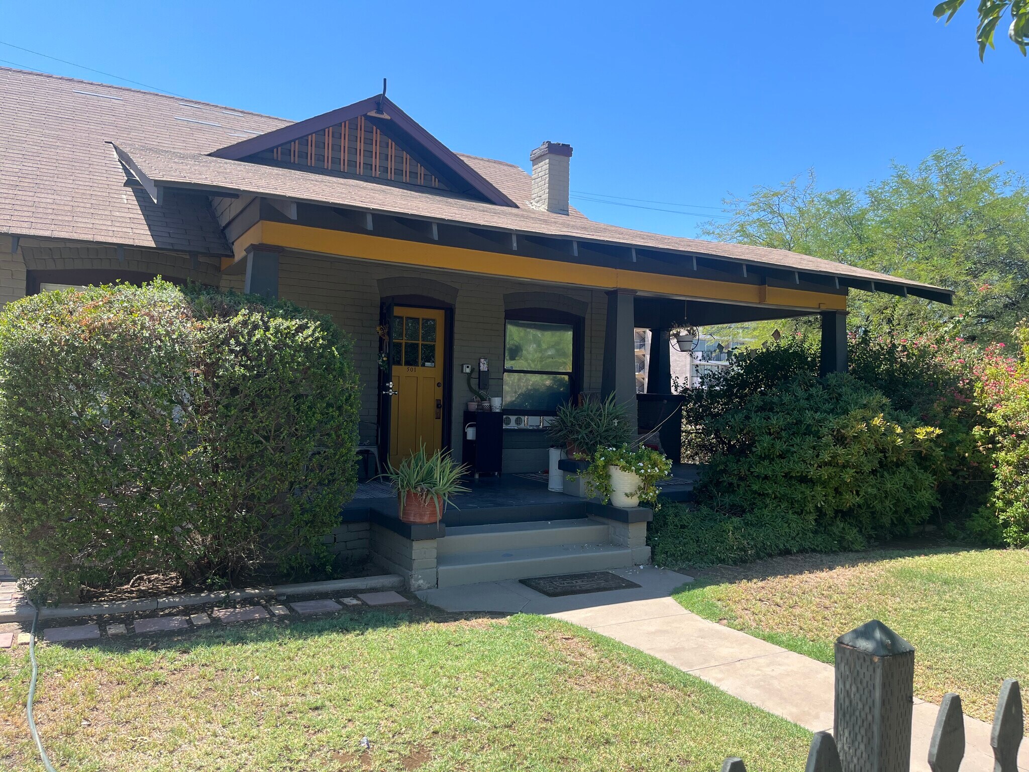 Building Photo - 501 E Lynwood St