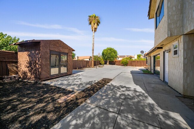 Building Photo - 5135 Pacifica Ave