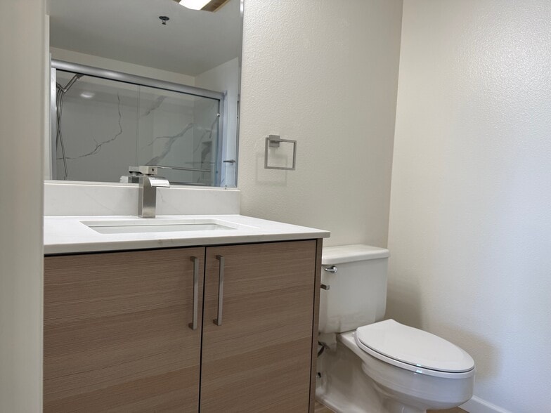 Building Photo - 988 Franklin St