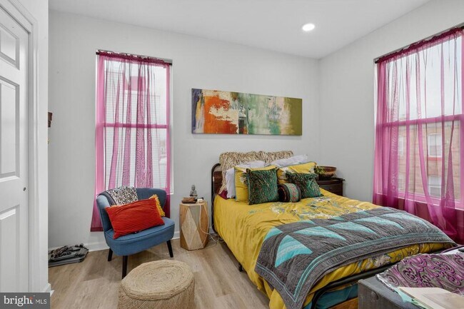 Building Photo - 2352 W Thompson St