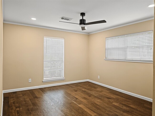 Building Photo - 139 Haversham Dr
