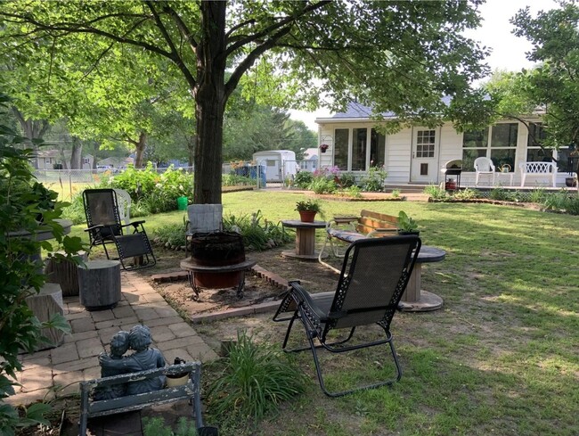 Building Photo - 1909 Robin Rd