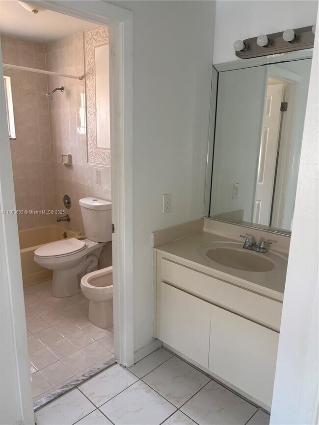 Building Photo - 2258 W 74th St