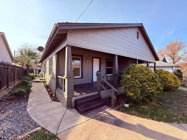 Primary Photo - Charming 2-bedroom, 1-bathroom Duplex Loca...