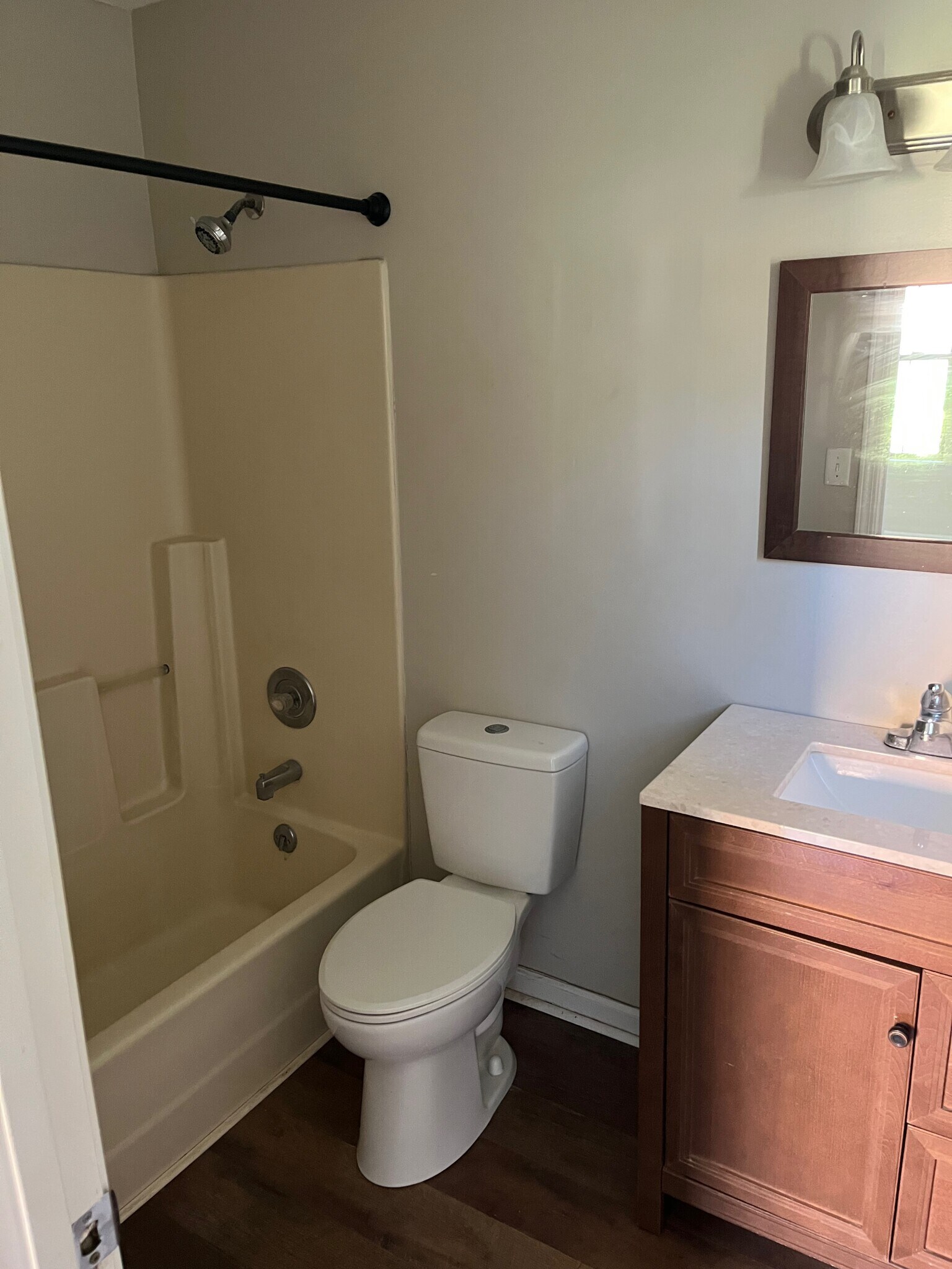 Building Photo - 1014A Windview Pl