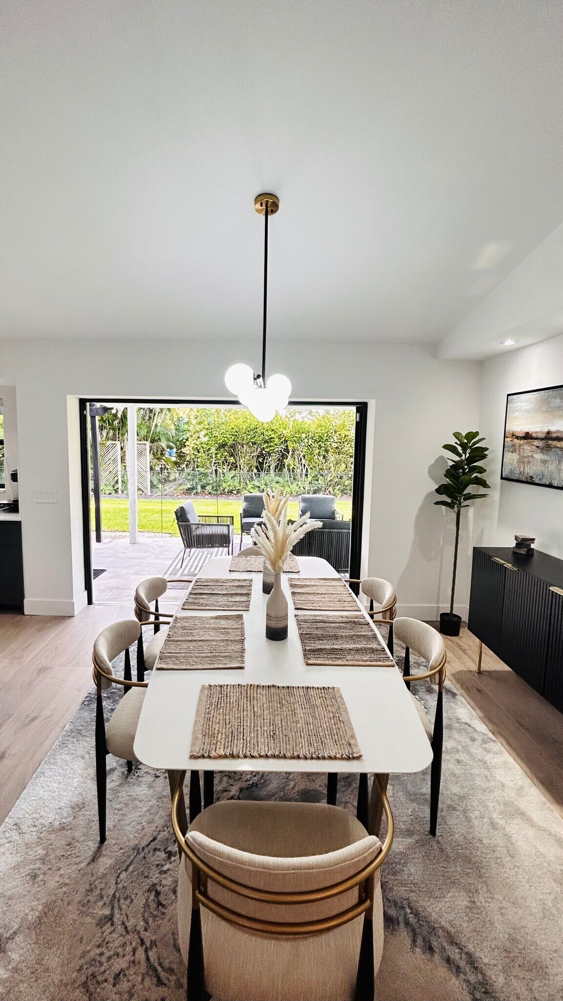 Building Photo - 6205 SE Circle St