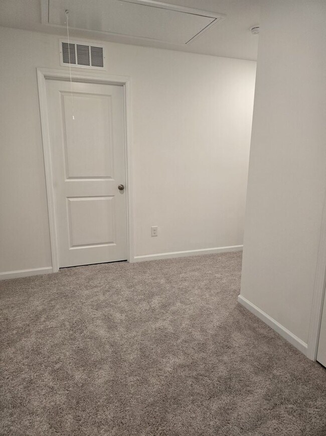 Building Photo - New Construction 3BR/2.5BA Townhome in Monroe