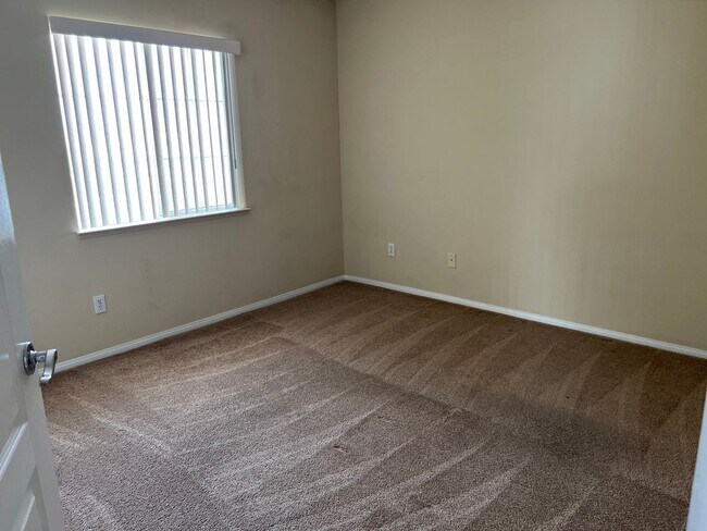 Building Photo - OVER 4000 SQ. FT. EXECUTIVE HOME IN GATED ...