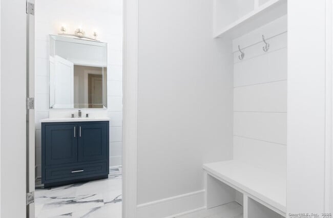 Building Photo - 124 Fox St