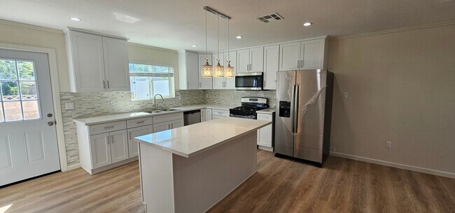 Building Photo - 6201 Jackie Ave