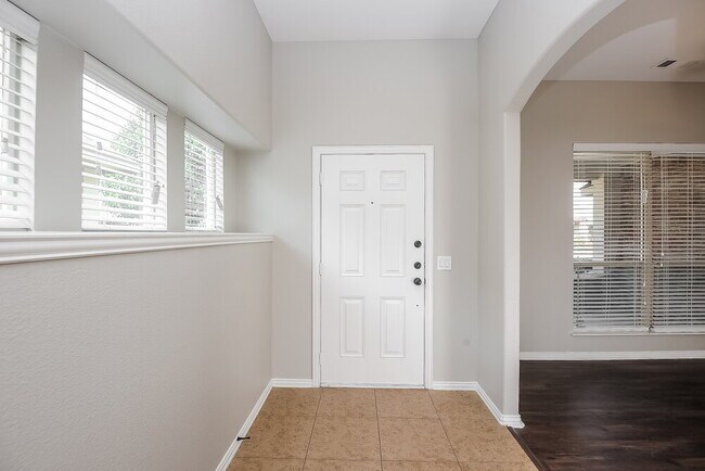 Building Photo - 656 Brooks St