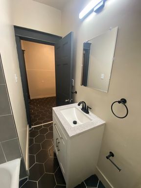 Building Photo - 2035 Maury Ave