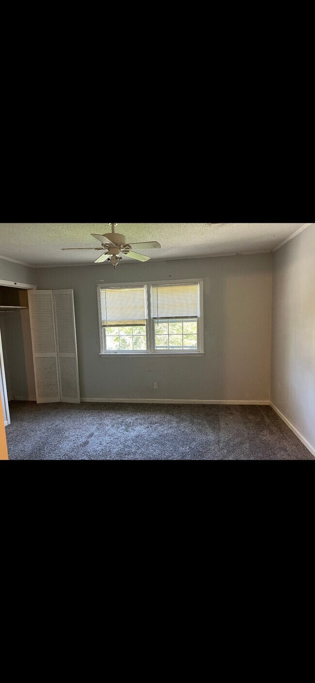 Building Photo - 38 Hidden Springs Rd