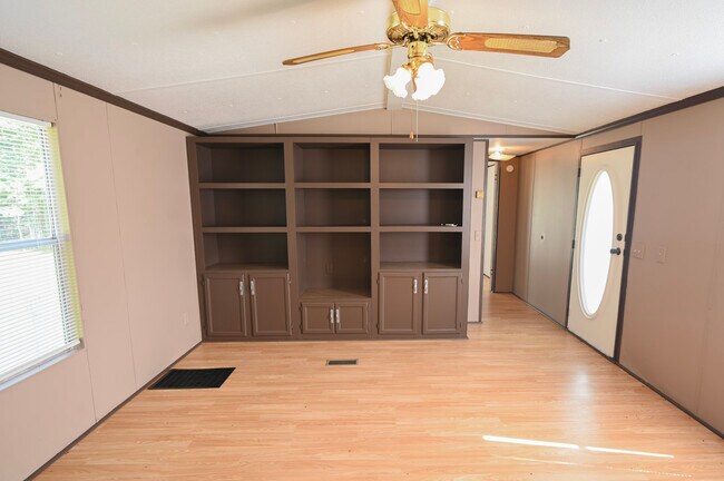 Building Photo - 167 Deer Run