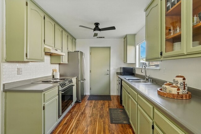 Building Photo - Single-Story 3 Bedroom Home in Quiet El Do...