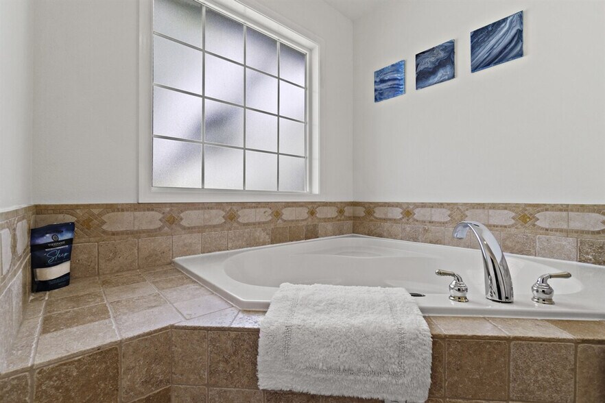 Building Photo - 9297 W Calico St