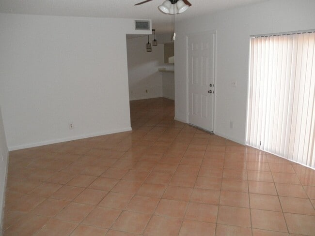 Building Photo - Somerset