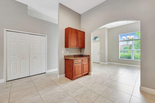 Building Photo - 348 SW Millard Dr