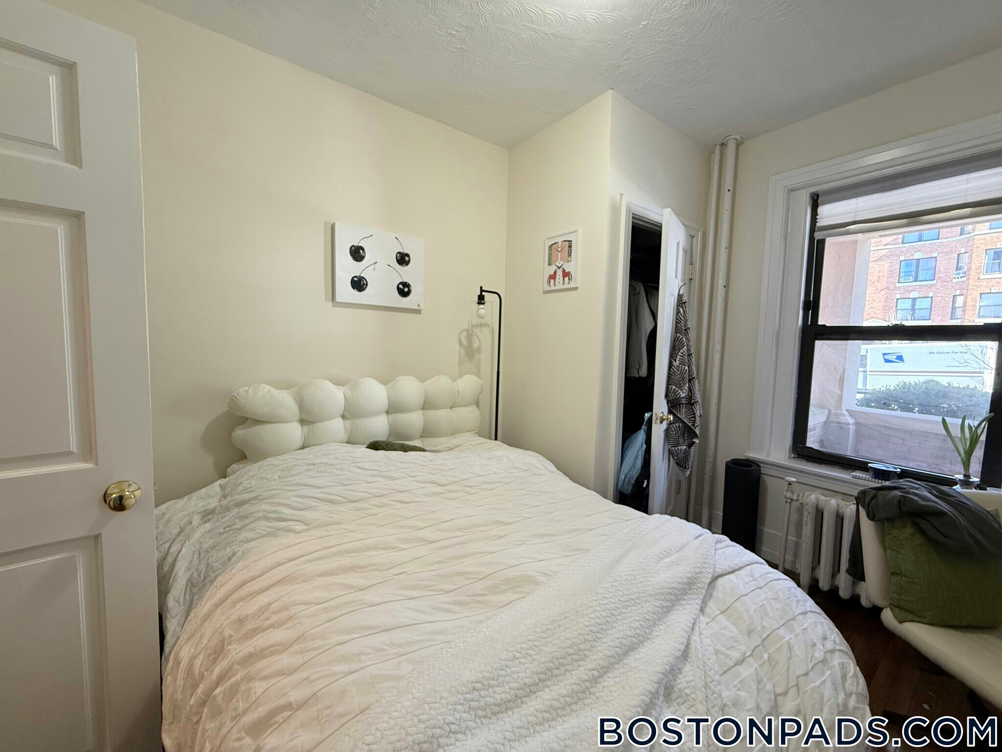 Building Photo - 452 Park Dr