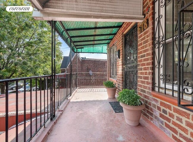 Building Photo - 678 Midwood St
