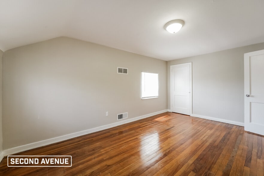 Building Photo - 43 Glenview Ave