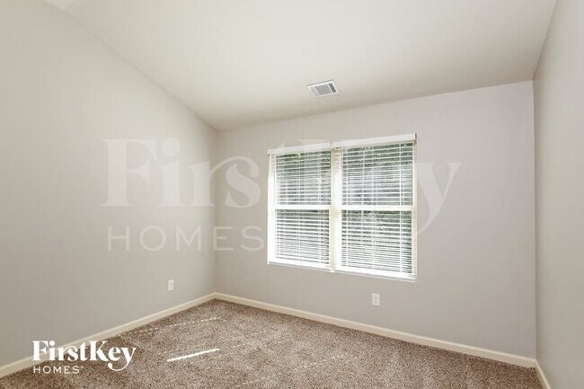 Building Photo - 835 Sassafras Ln