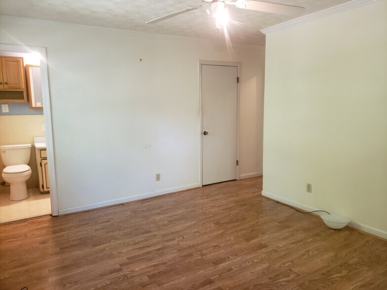 Building Photo - 509 8th Ave NE