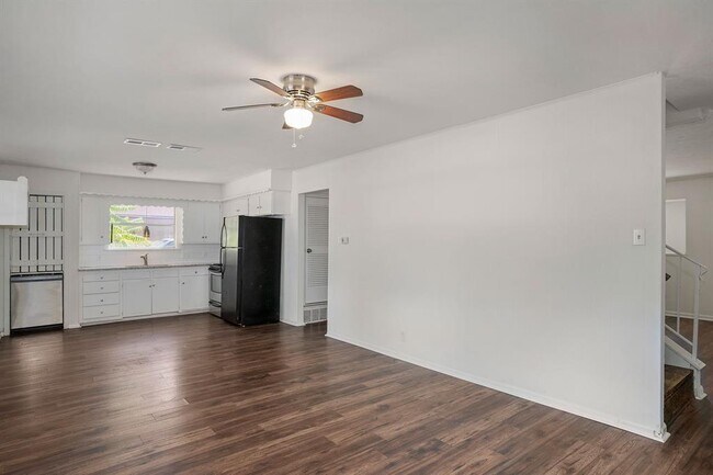 Building Photo - 405 Steeple Ridge Rd