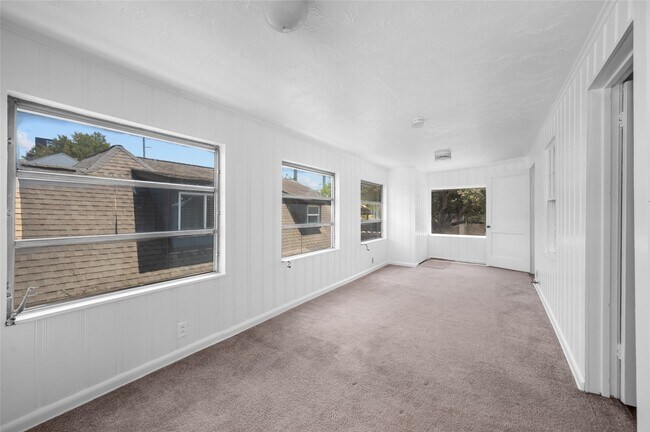 Building Photo - 1955 Lexington St