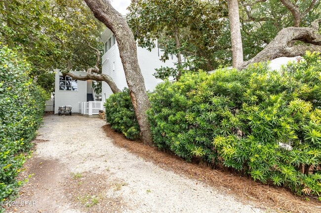 Building Photo - 2979 S County Hwy 395